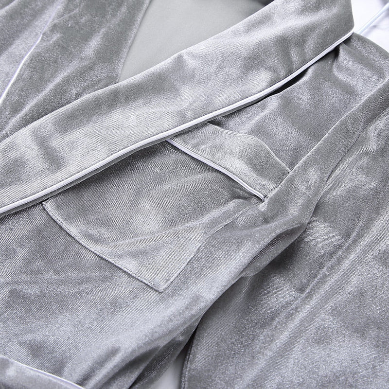 Effortlessly Elegant Garment with a Timeless Design