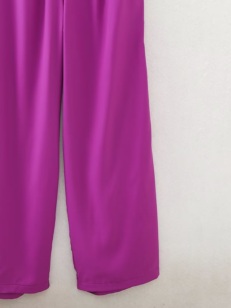 Effortlessly Elegant Trousers with a Timeless Design