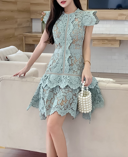 Beautifully Finished Dress in a Timeless Design