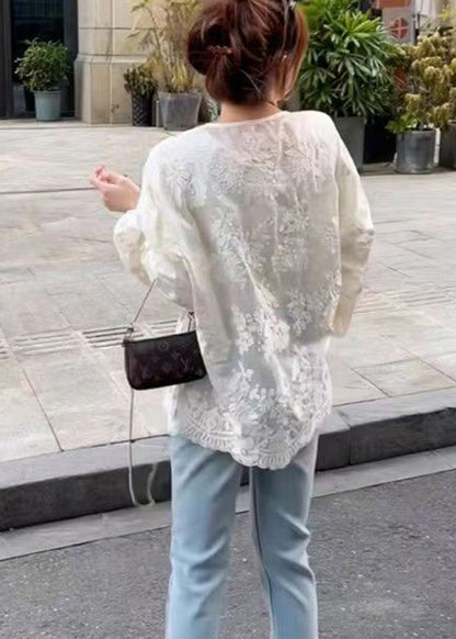 Well Tailored Blouse with a Graceful Silhouette