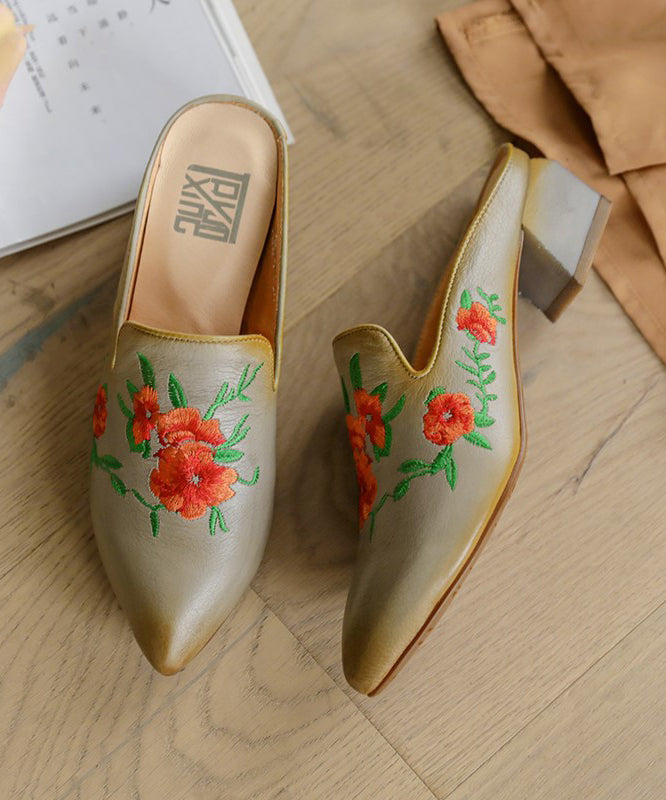 Effortlessly Elegant Sandals with a Timeless Design