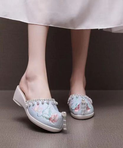 Classic Vintage Sandals with a Flattering Fit