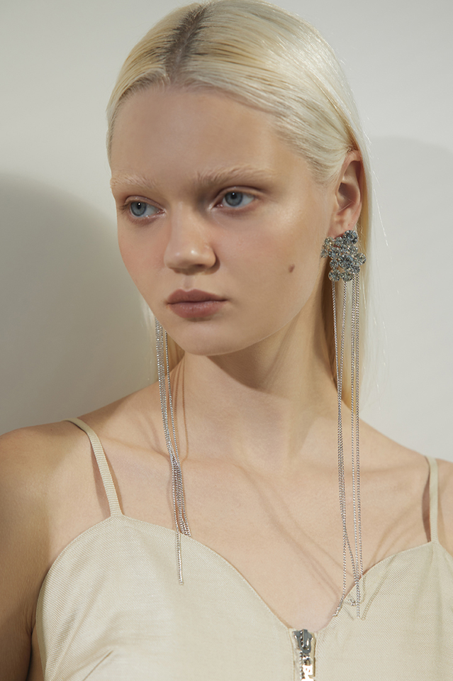 Well Tailored Garment with a Graceful Silhouette
