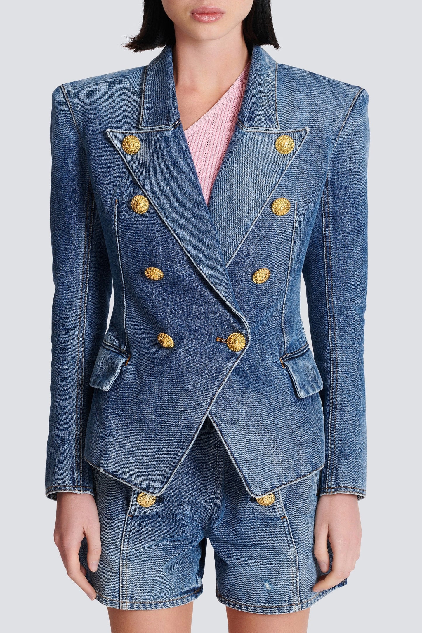 Effortlessly Elegant Jacket with a Timeless Design