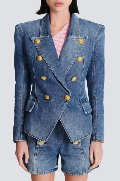 Effortlessly Elegant Jacket with a Timeless Design
