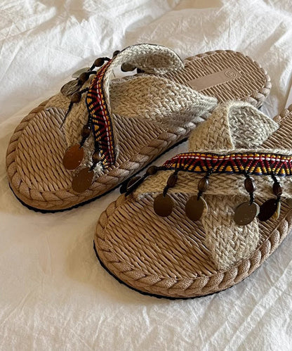 Well Tailored Sandals with a Graceful Silhouette