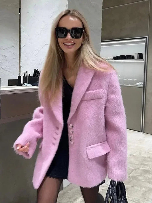 Well Tailored Coat with a Graceful Silhouette