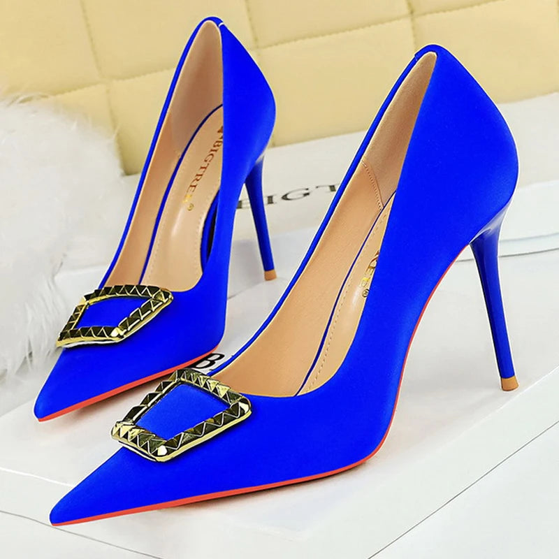 Effortlessly Elegant Shoes with a Timeless Design