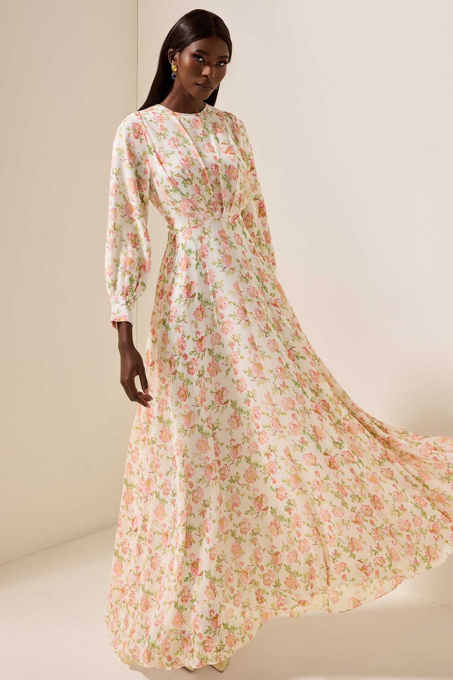 Beautifully Finished Dress in a Timeless Design
