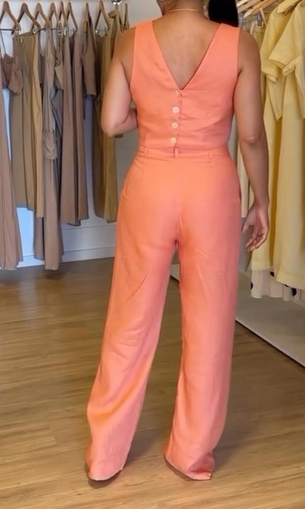 Effortlessly Elegant Pants with a Timeless Design