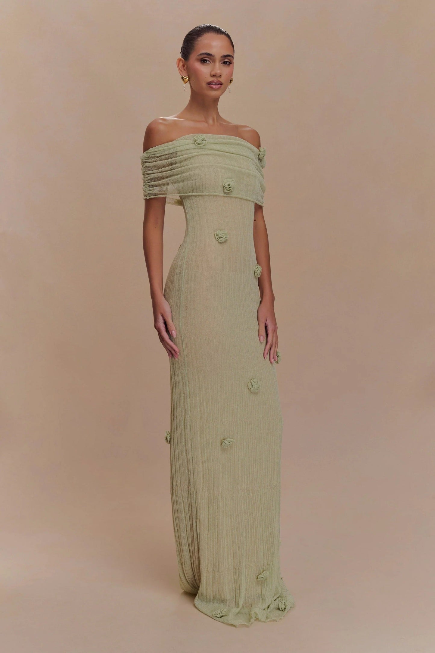Effortlessly Elegant Dress with a Timeless Design
