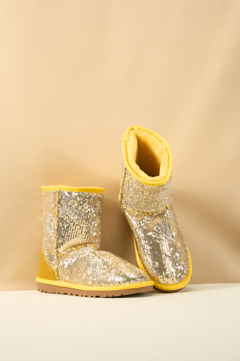 Well Tailored Boots with a Graceful Silhouette