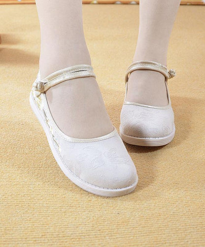 Effortlessly Elegant Shoes with a Timeless Design