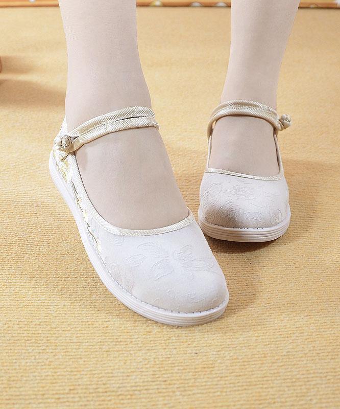 Effortlessly Elegant Shoes with a Timeless Design