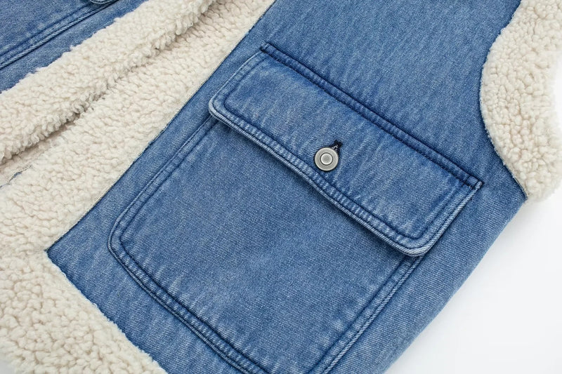 Effortlessly Elegant Coat with a Timeless Design