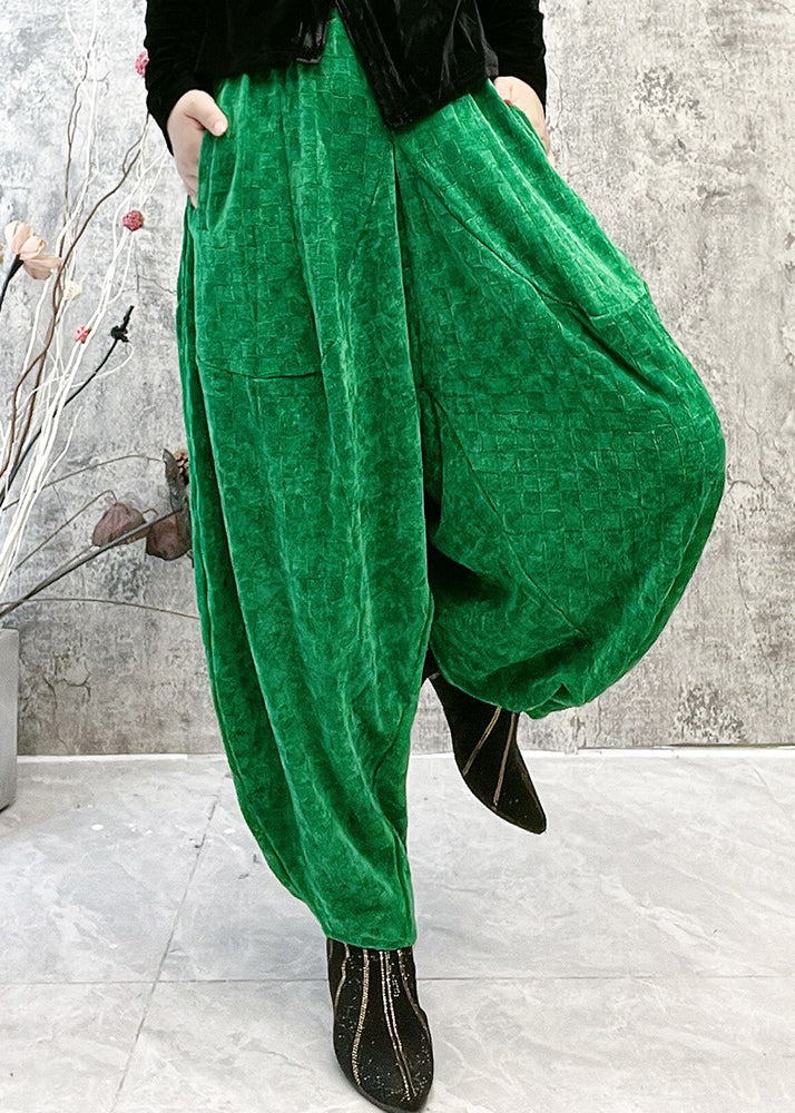 Effortlessly Elegant Pants with a Timeless Design