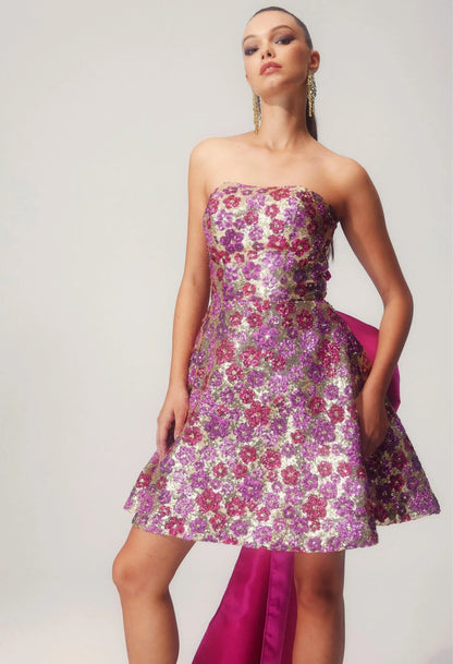 Gracefully Styled Dress for Any Occasion