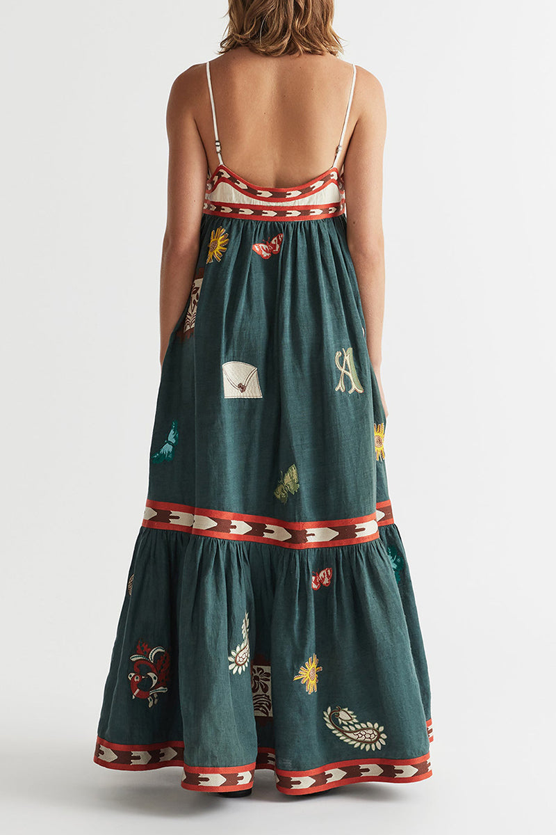Effortlessly Elegant Dress with a Timeless Design