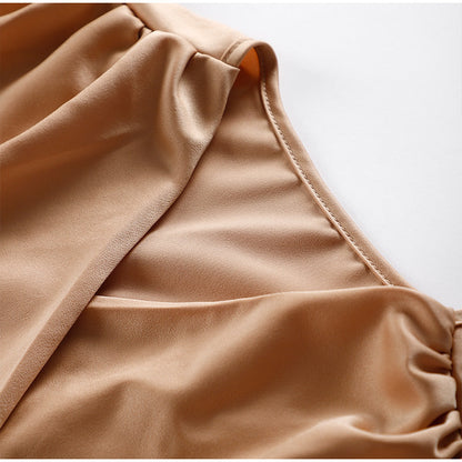 Well Tailored Blouse with a Graceful Silhouette