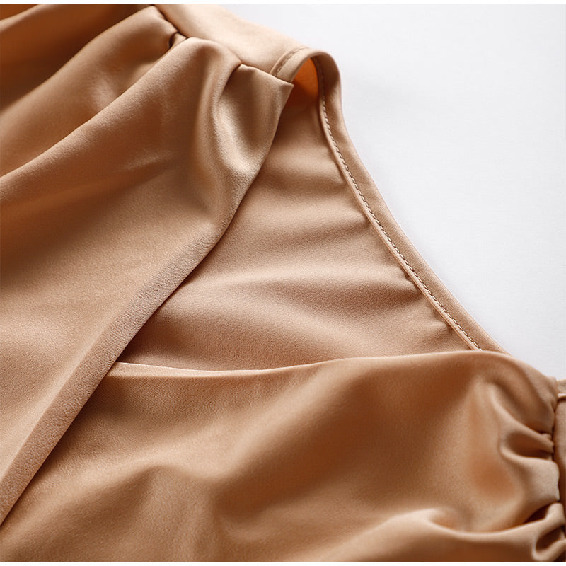 Well Tailored Blouse with a Graceful Silhouette