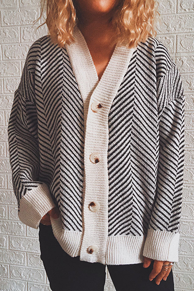 Effortlessly Elegant Sweater with a Timeless Design