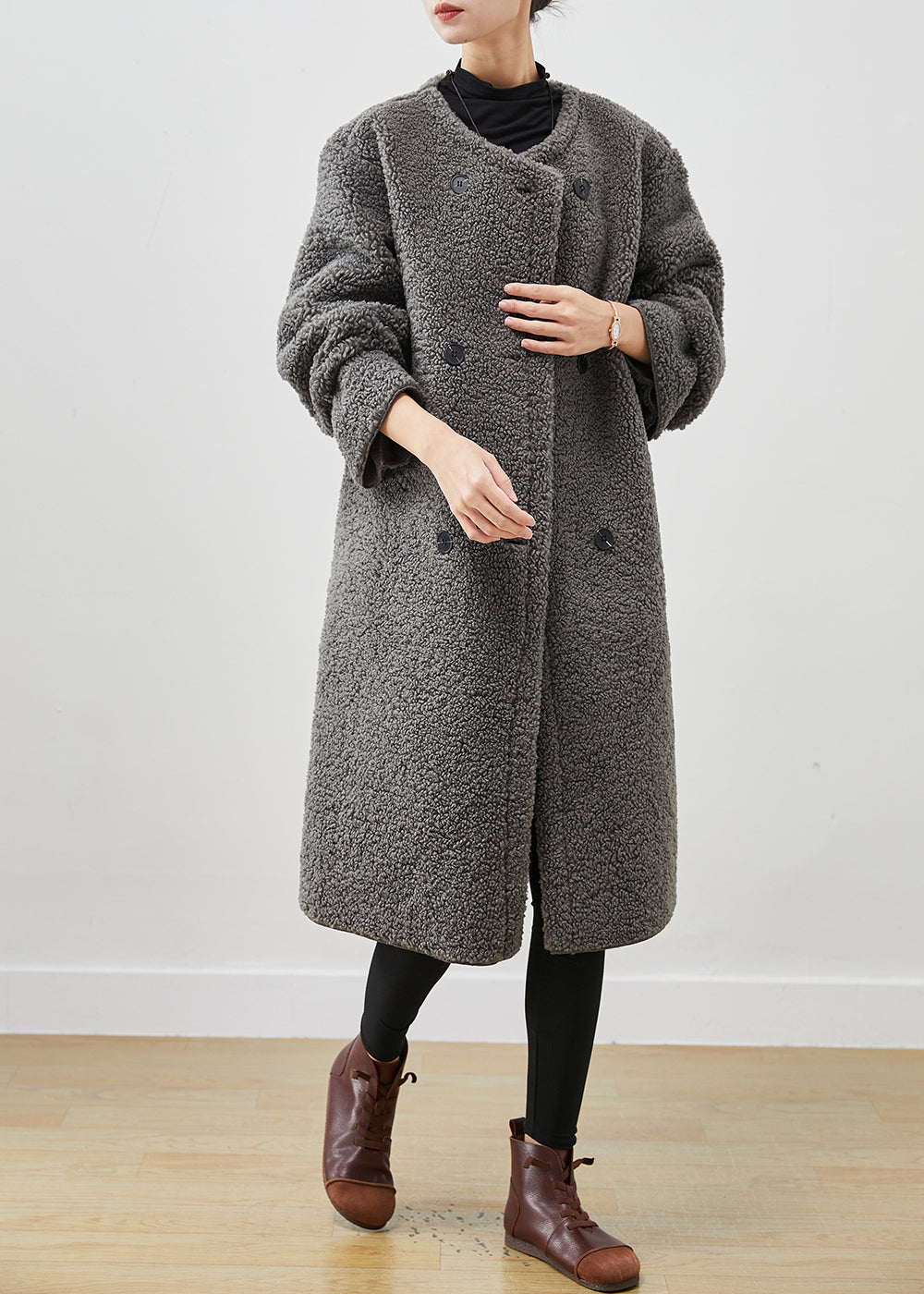 Well Tailored Coat with a Graceful Silhouette