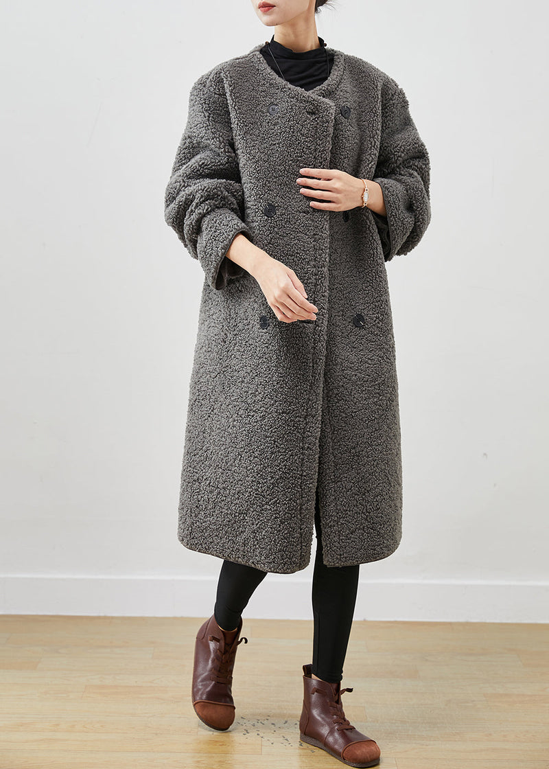 Well Tailored Coat with a Graceful Silhouette