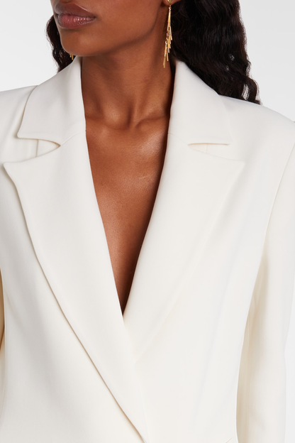 Well Tailored Pants with a Graceful Silhouette
