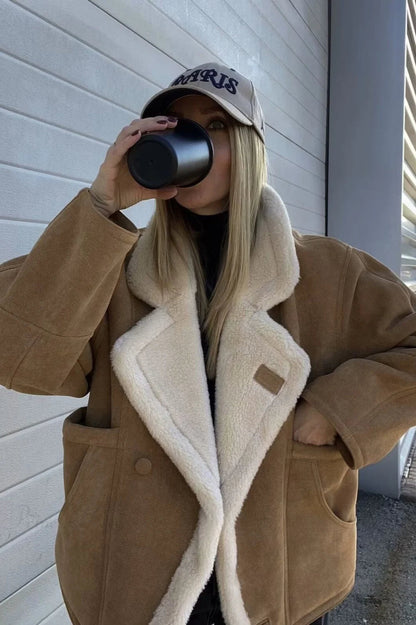 Well Tailored Coat with a Graceful Silhouette