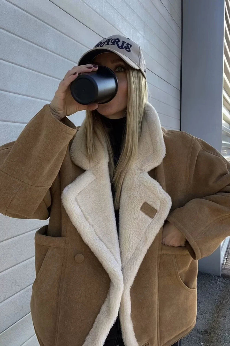 Well Tailored Coat with a Graceful Silhouette