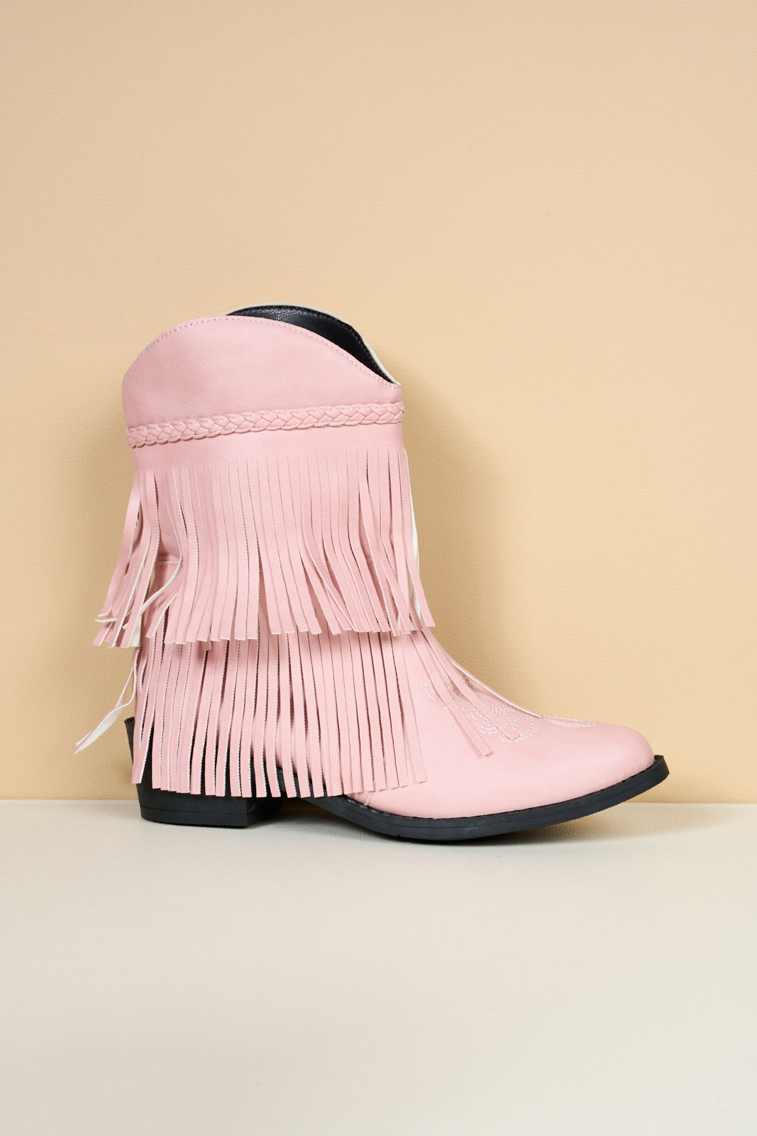 Well Tailored Boots with a Graceful Silhouette