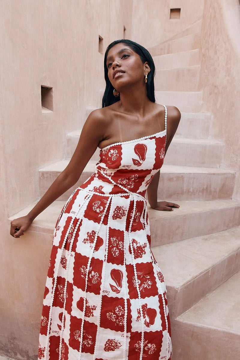 Beautifully Crafted Dress in a Classic Style