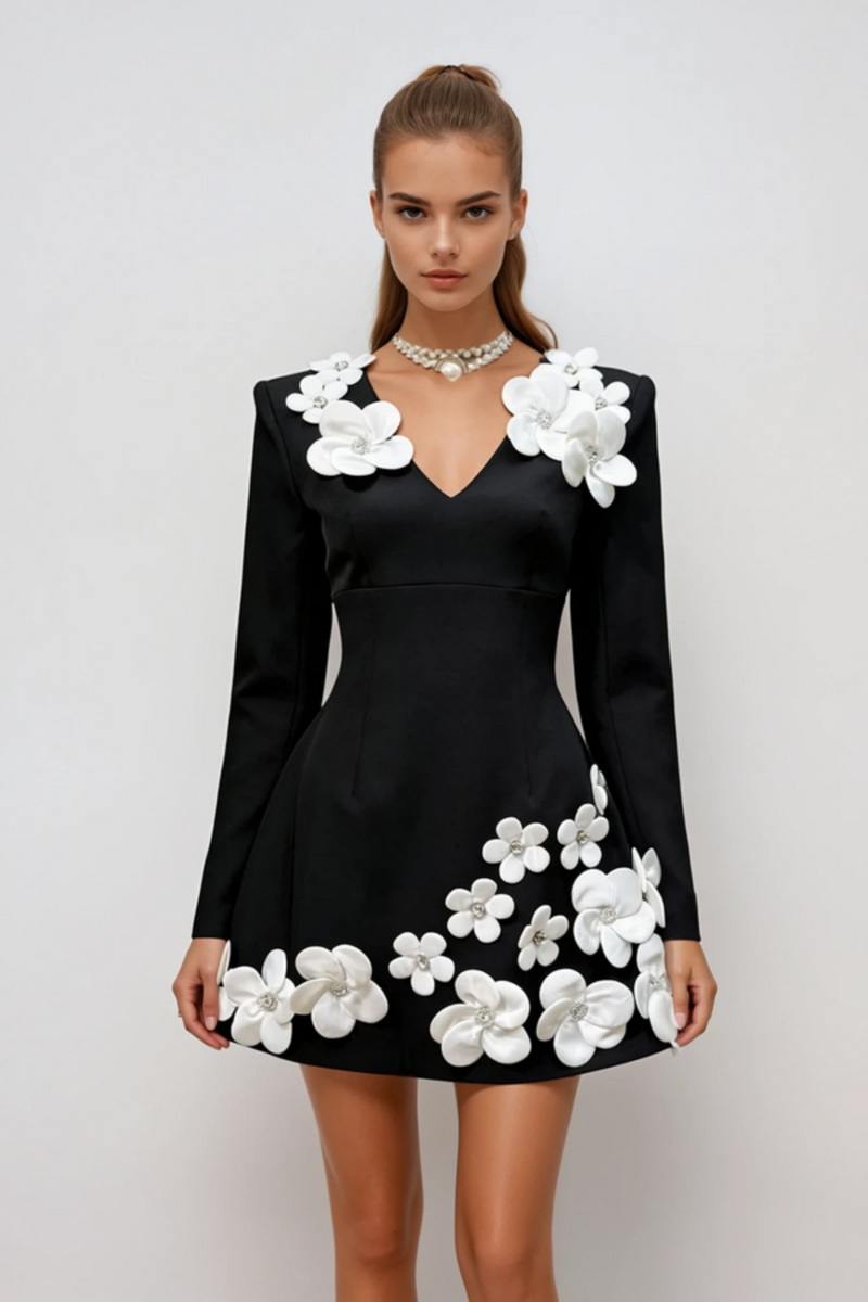 Beautifully Finished Dress in a Timeless Design