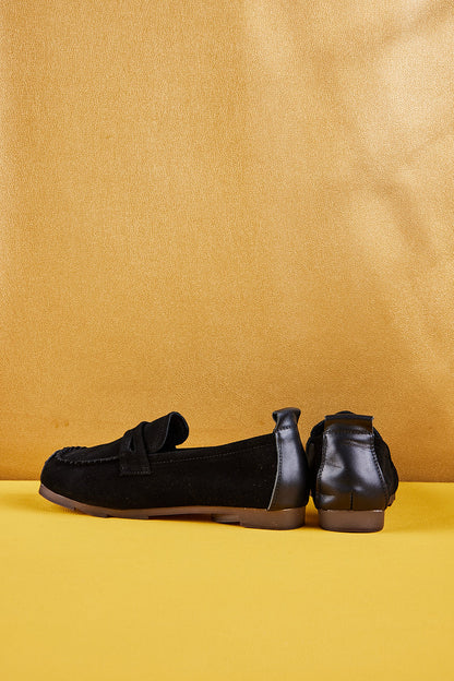Gracefully Styled Garment for Any Occasion