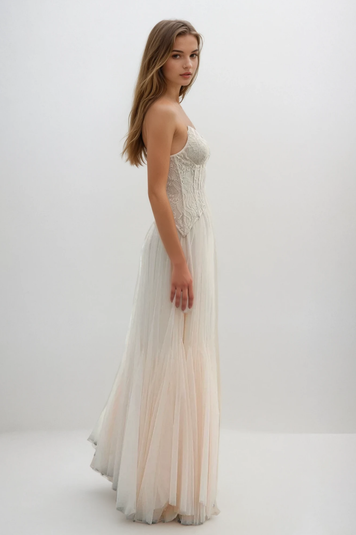 Well Tailored Dress with a Graceful Silhouette