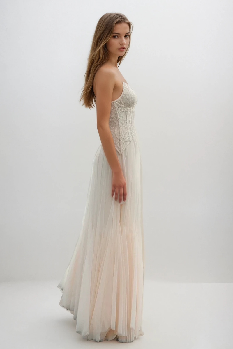 Well Tailored Dress with a Graceful Silhouette