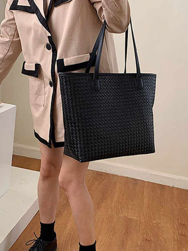 Beautifully Finished Bag in a Timeless Design