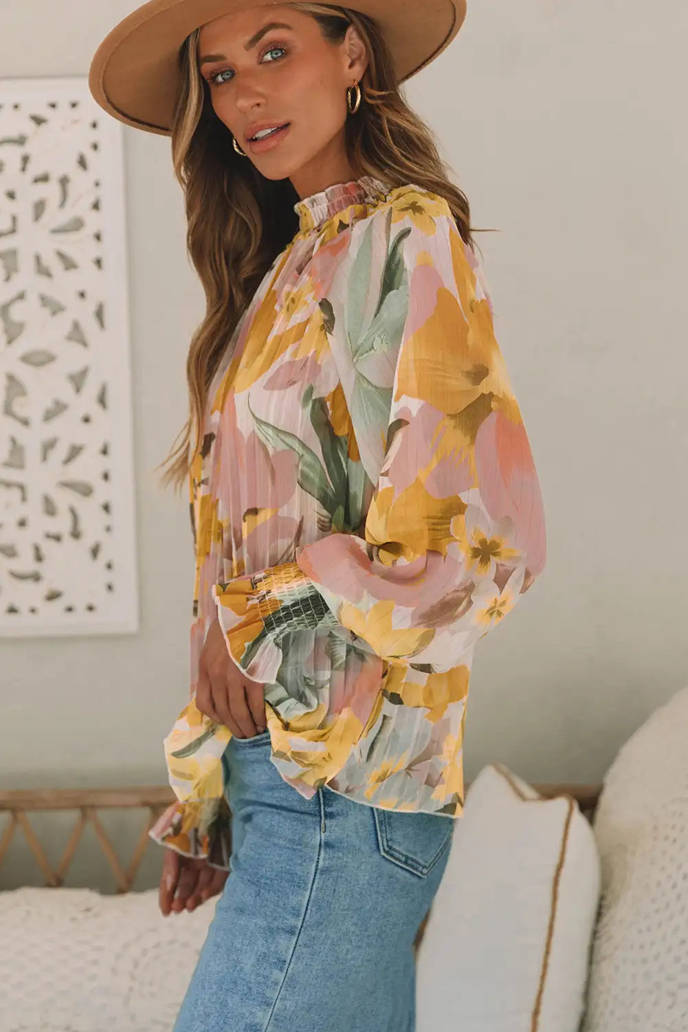Classic Vintage Blouse with a Flattering Fit