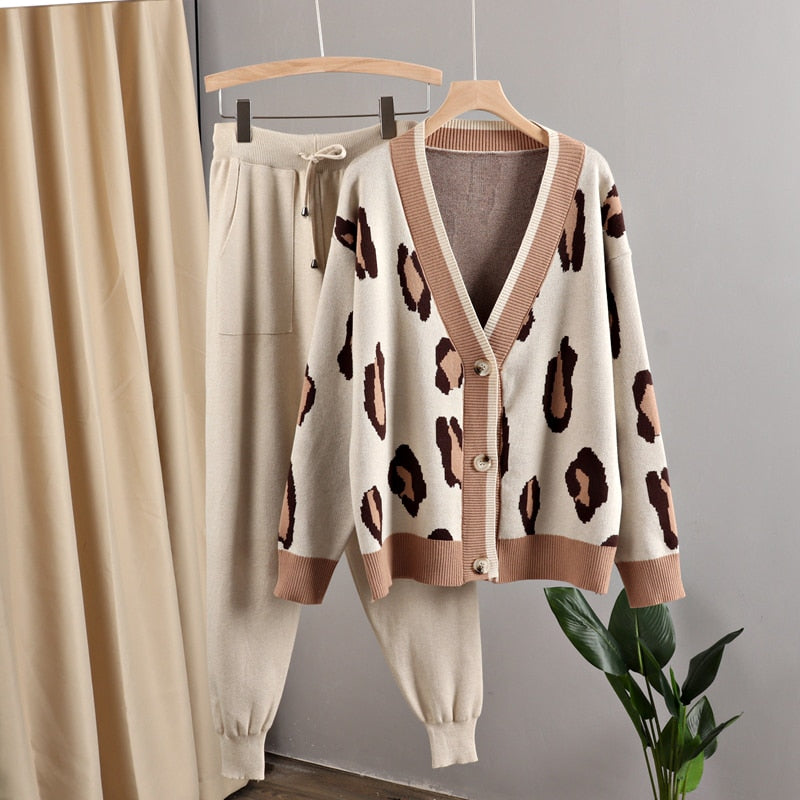 Classic Vintage Cardigan with a Flattering Fit