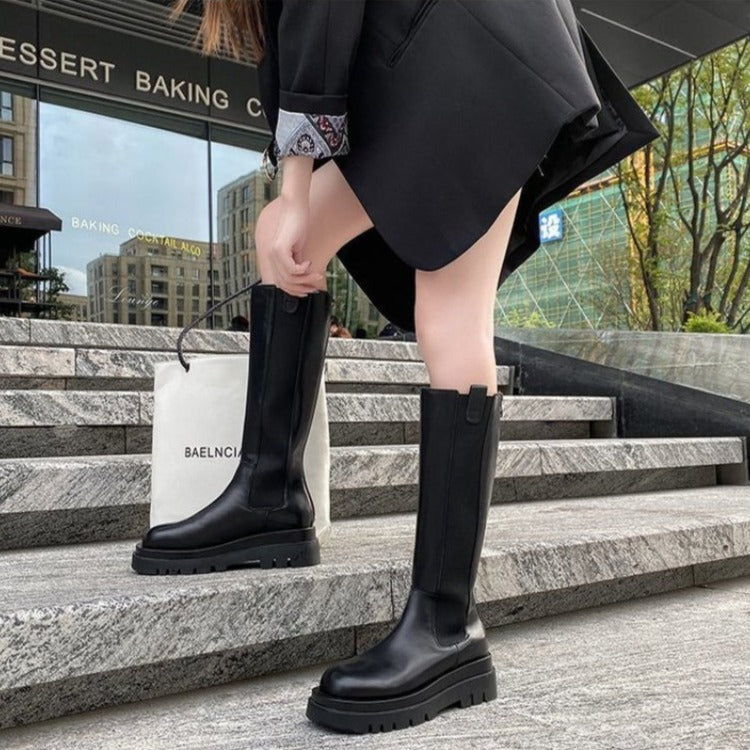Well Tailored Boots with a Graceful Silhouette