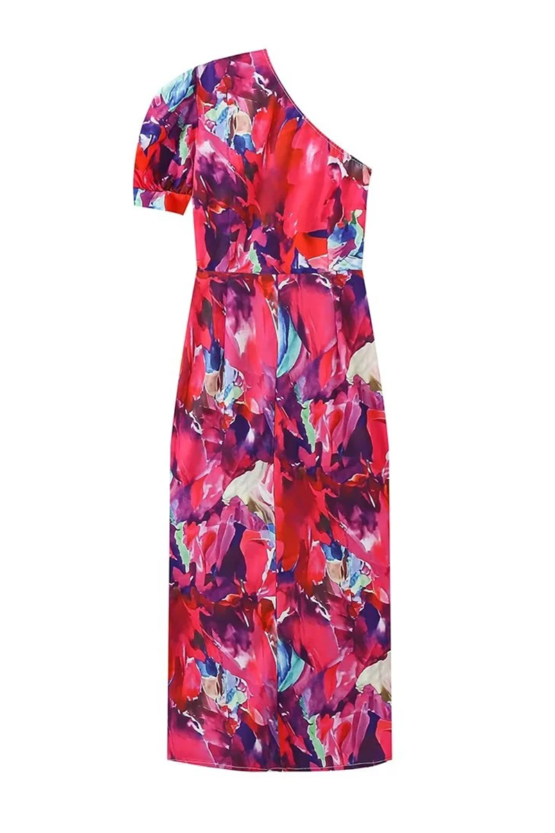 Well Tailored Dress with a Graceful Silhouette