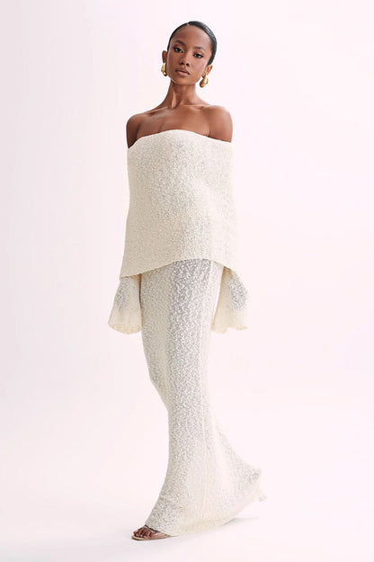 Well Tailored Sweater with a Graceful Silhouette