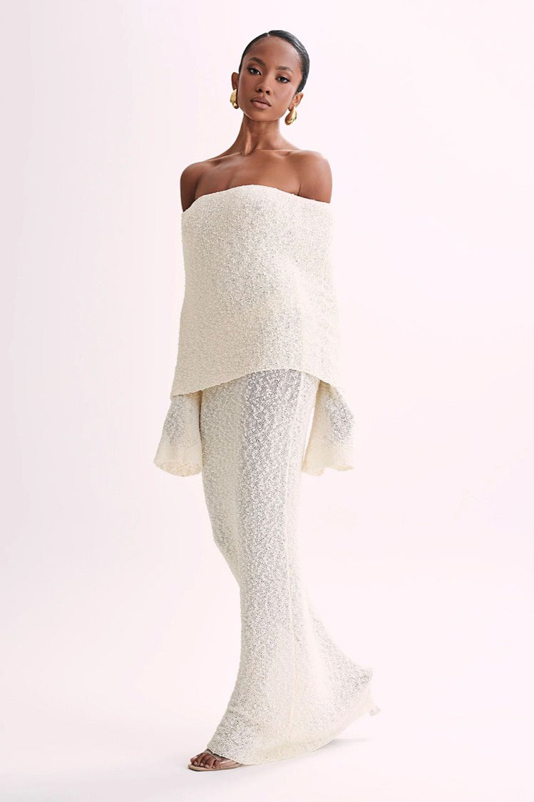 Well Tailored Sweater with a Graceful Silhouette