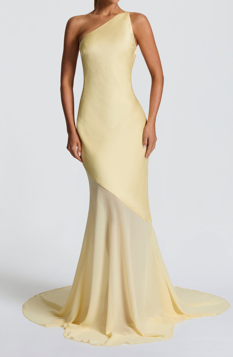 Sophisticated Garment with a Clean Classic Look