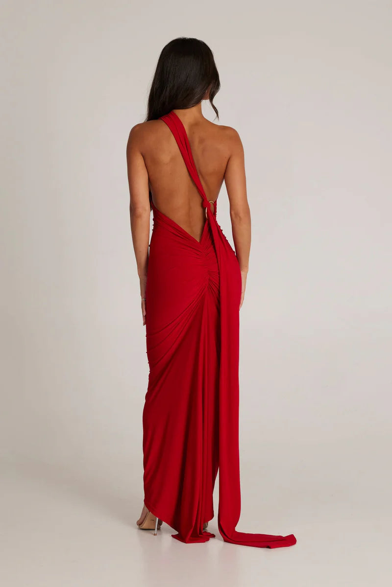 Well Tailored Garment with a Graceful Silhouette