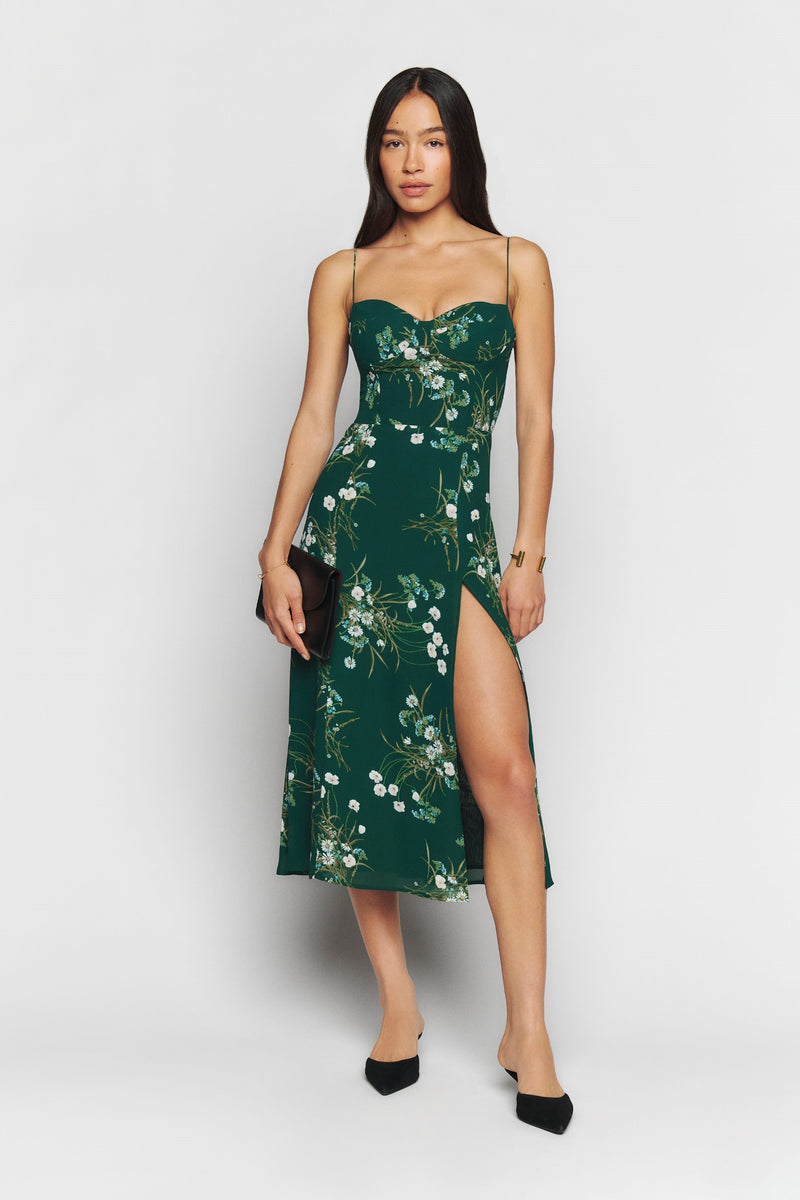 Well Tailored Dress with a Graceful Silhouette