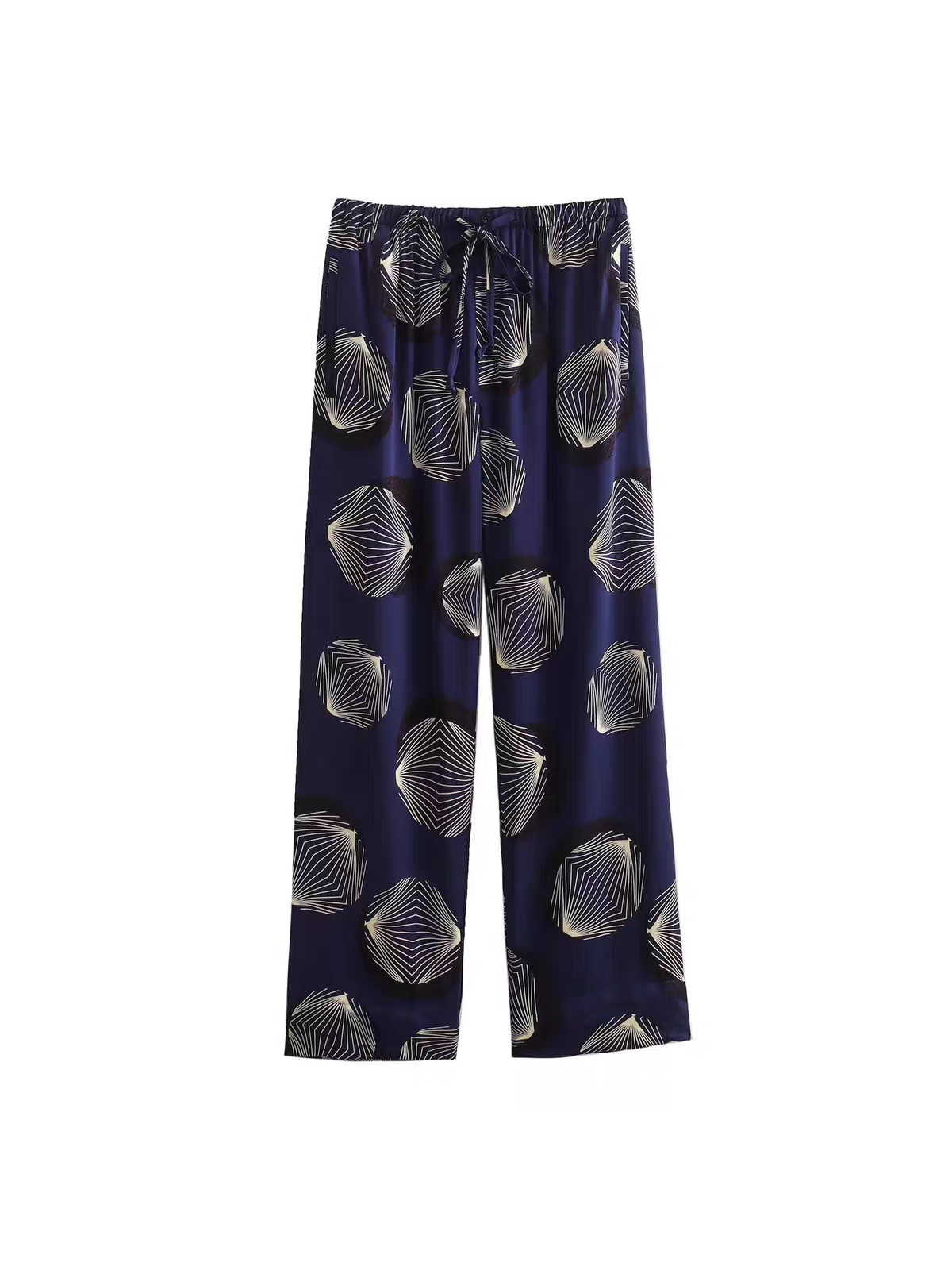 Well Tailored Pants with a Graceful Silhouette