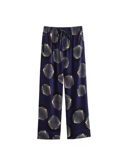 Well Tailored Pants with a Graceful Silhouette