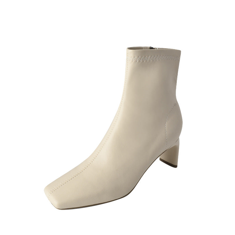 Effortlessly Elegant Boots with a Timeless Design