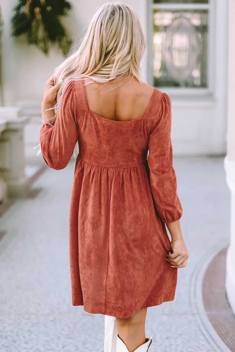 Well Tailored Dress with a Graceful Silhouette